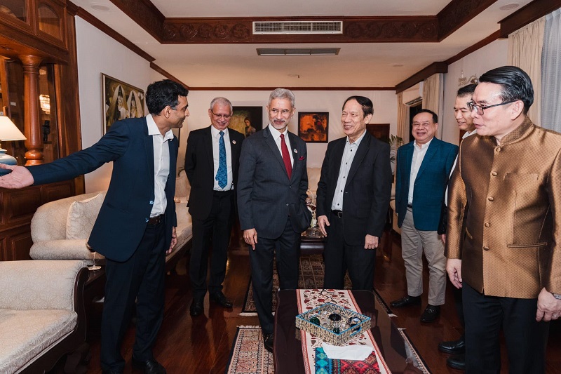 Dinner hosted by Ambassador Prashant Agrawal for Hon'ble EAM Dr. S. Jaishankar, Lao PDR Minister of Home Affairs Vilayvong Bouddakham, Minister of Industry and Commerce Malaithong Kommasith, Chairman of Foreign Affairs Committee Sanya Praseuth and Special Envoy Alounkeo Kittikhoun.