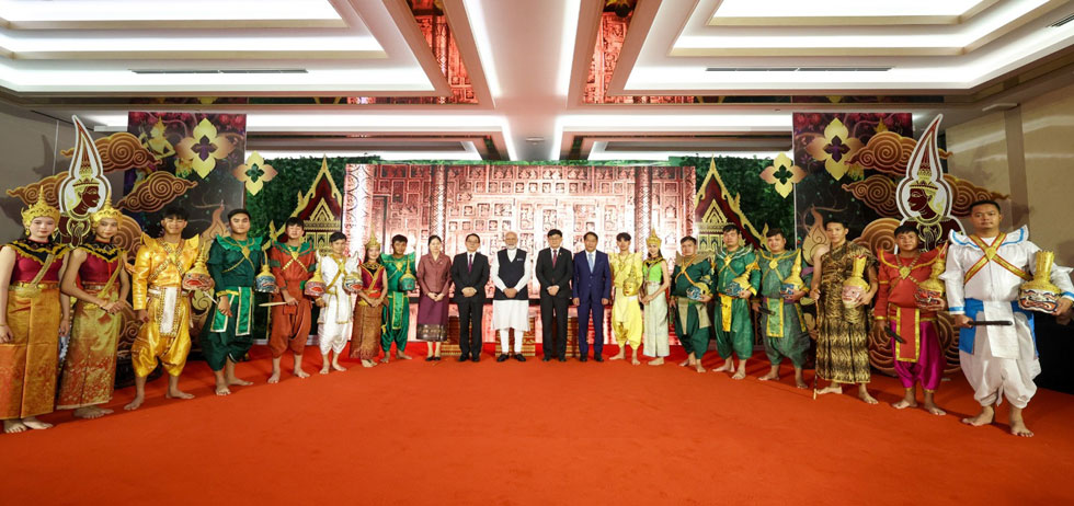  Prime Minister Shri Narenda Modi witnessed an episode of Lao Ramayana (called Phalak Phalam or Phra Lak Phra Ram), performed by the prestigious Royal Theatre of Luang Prabang, on 10 October 2024 in Vientiane